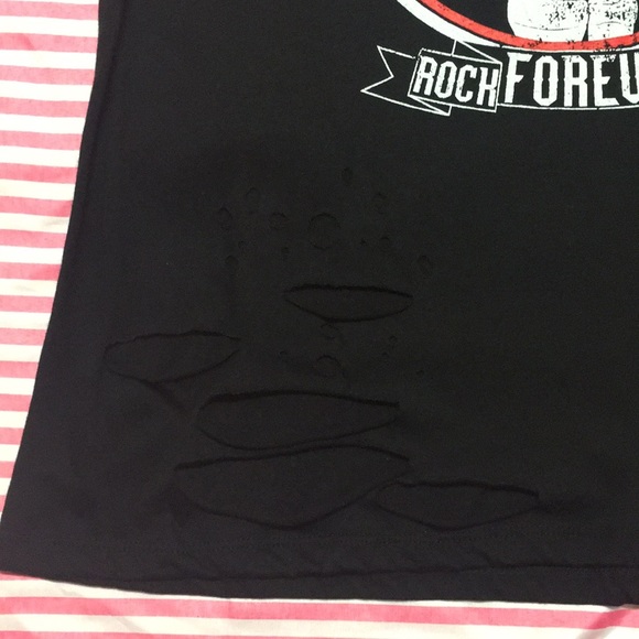 Distressed tee - Picture 2 of 3